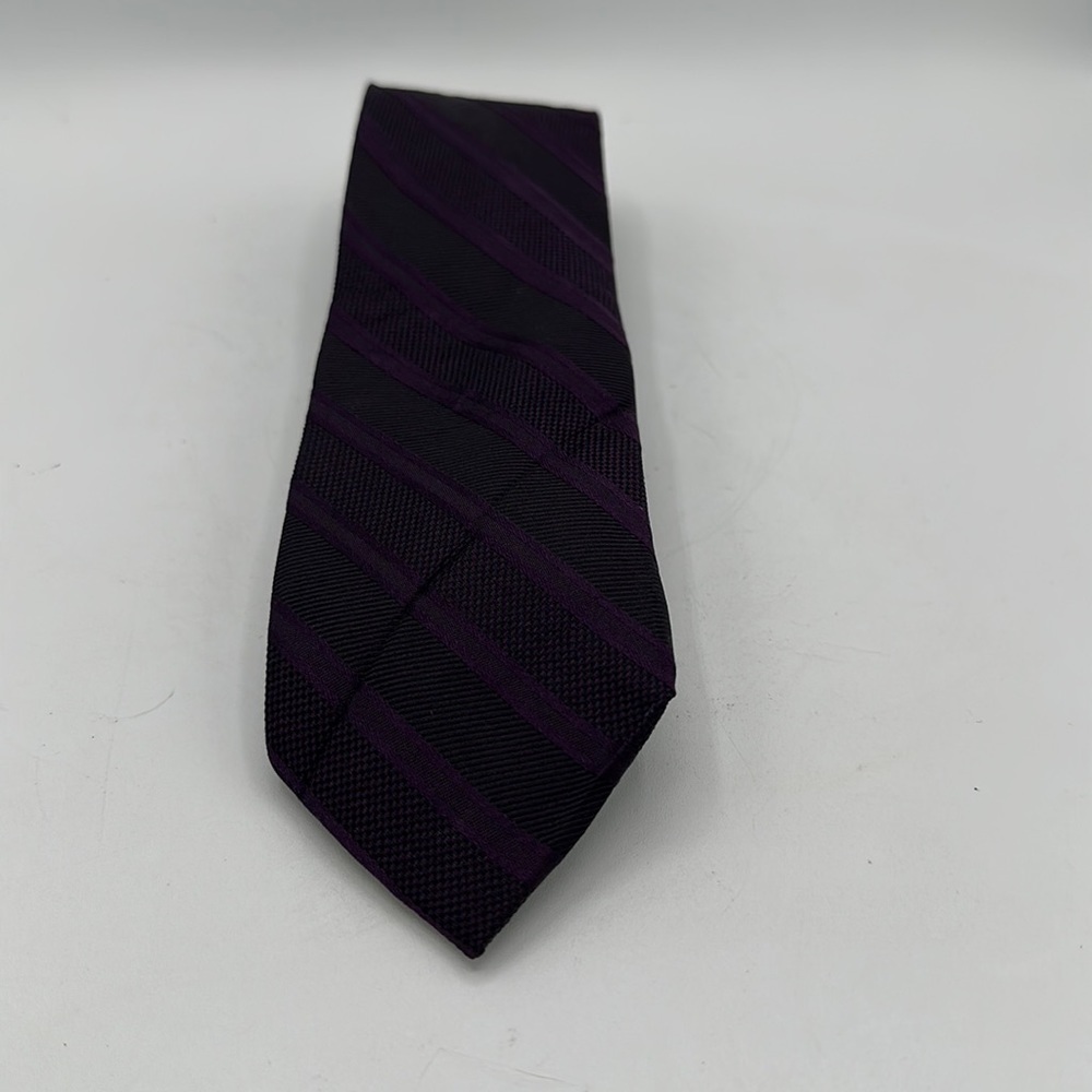 Wilke-Rodriguez 100% silk purple and black tie